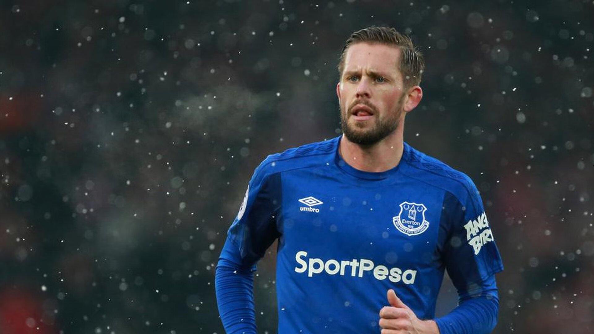 贝克汉姆现身迈阿密训练场引轰动 与梅西德保罗热情相拥展深厚情谊